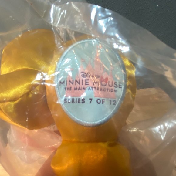 Disney Minnie Mouse Soft Toy Limited Edition - Picture 4 of 8